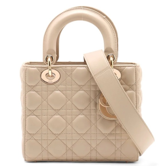 Meet your Posher, Rebecca - Picture 1 of 2